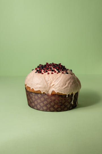 Panettone with berries