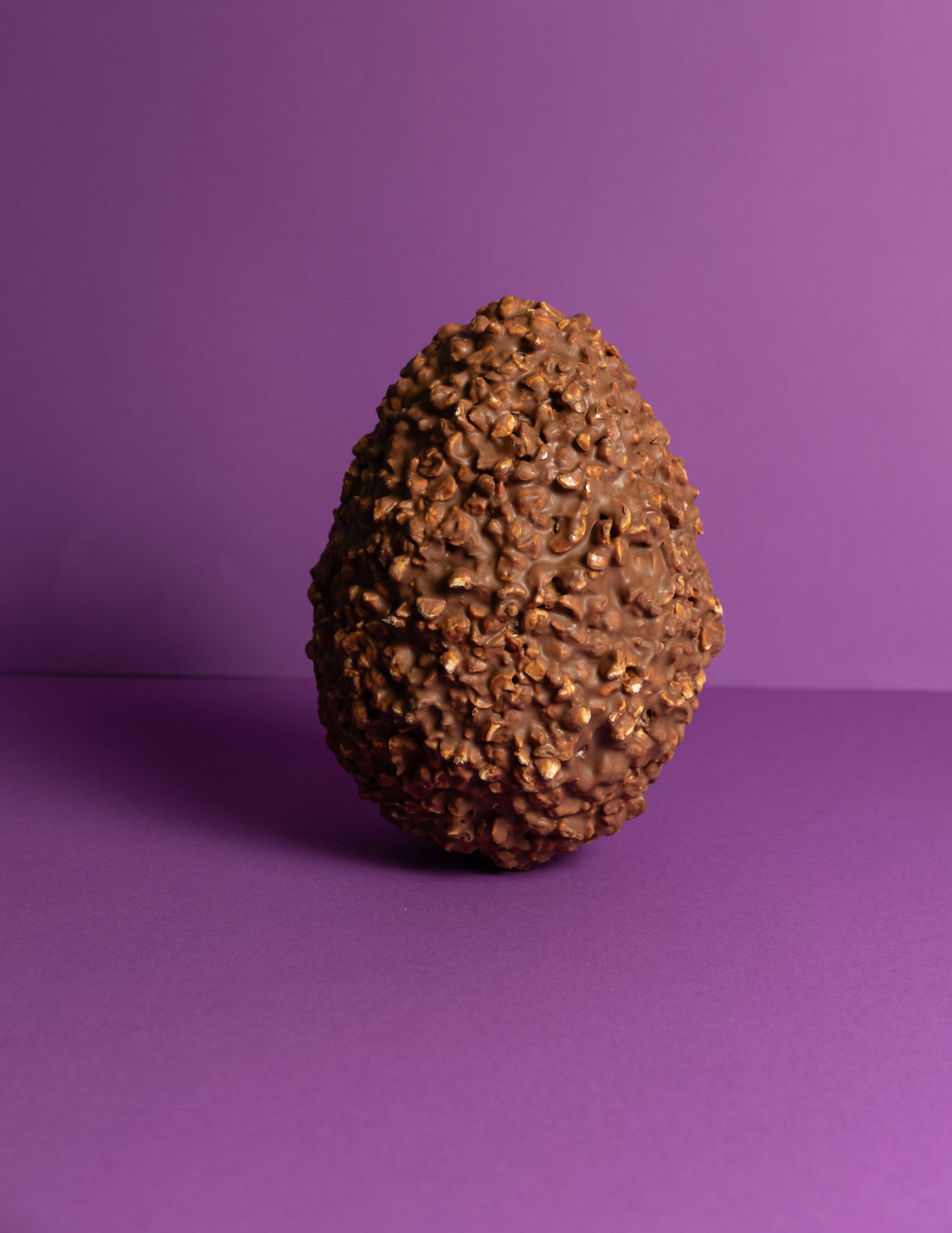 Milk Chocolate Egg with Hazelnuts 500gr