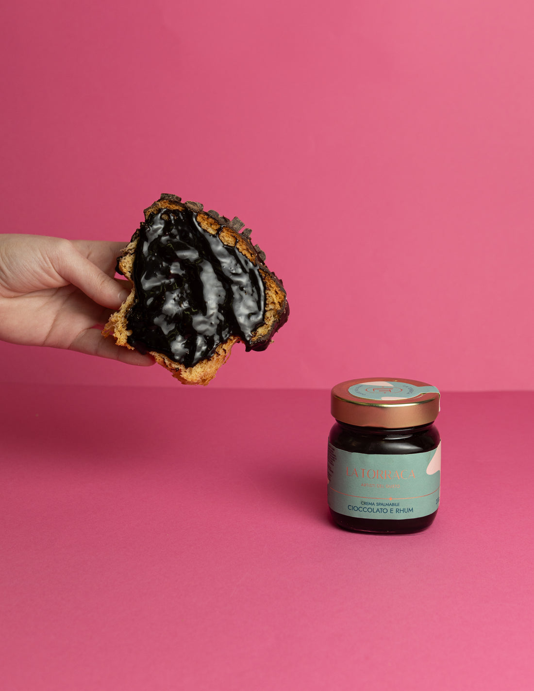 Chocolate and rum spreadable cream 