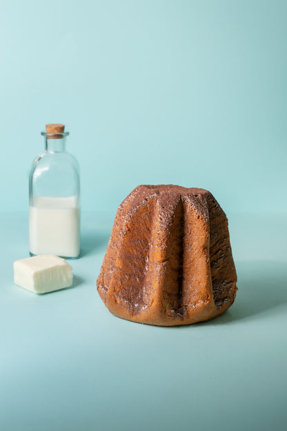 Pandoro di bufala con gocce di cioccolato